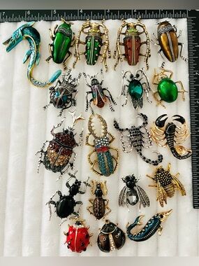 Large Lot 20 Mixed Insect Bug Brooch Pins Spider Beetle Bee Costume Jewelry